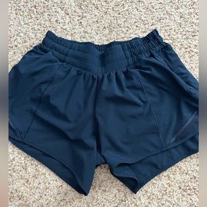 Lululemon hotty hot shorts navy size 4 with 4” inseem